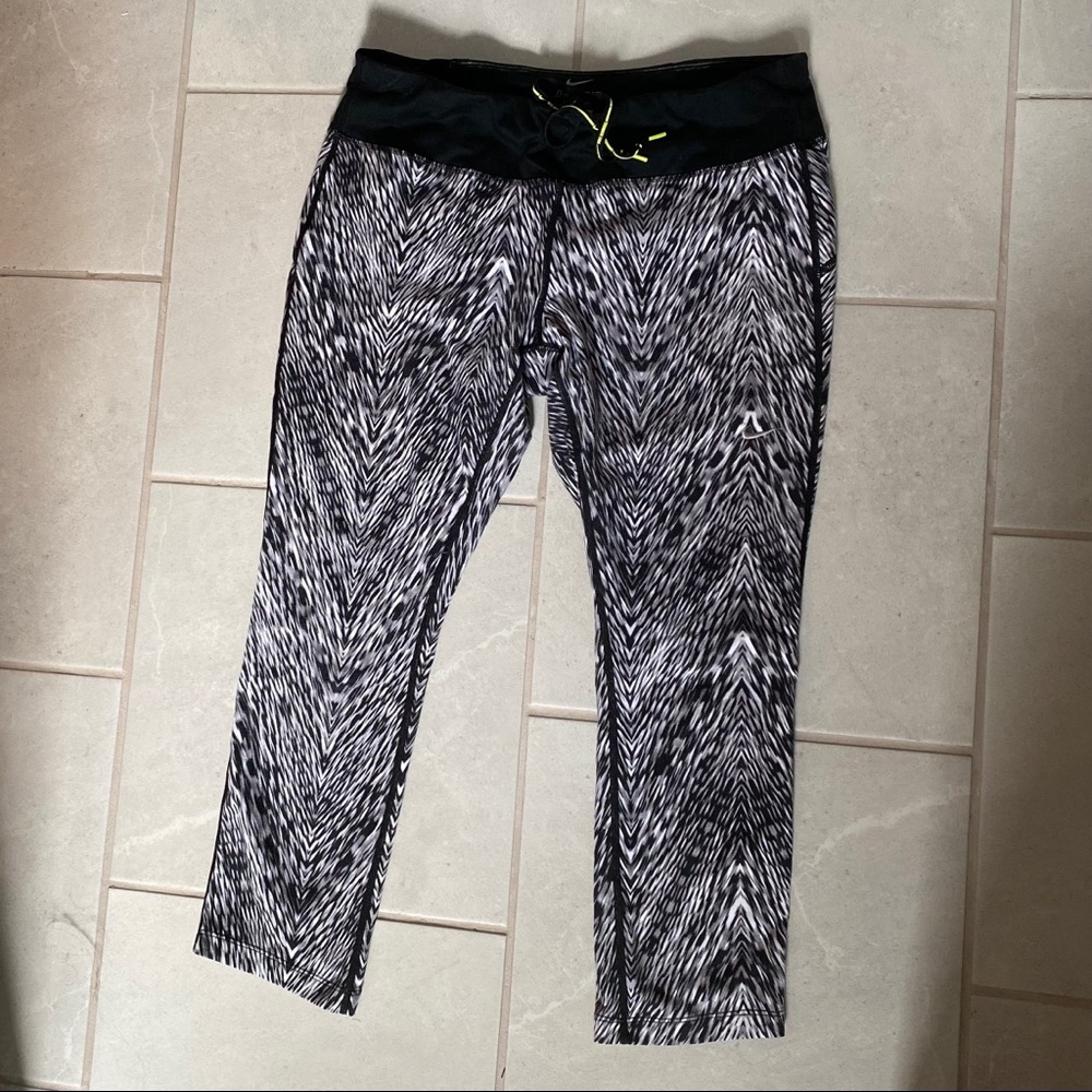 Nike Women’s 7/8 Length Leggings